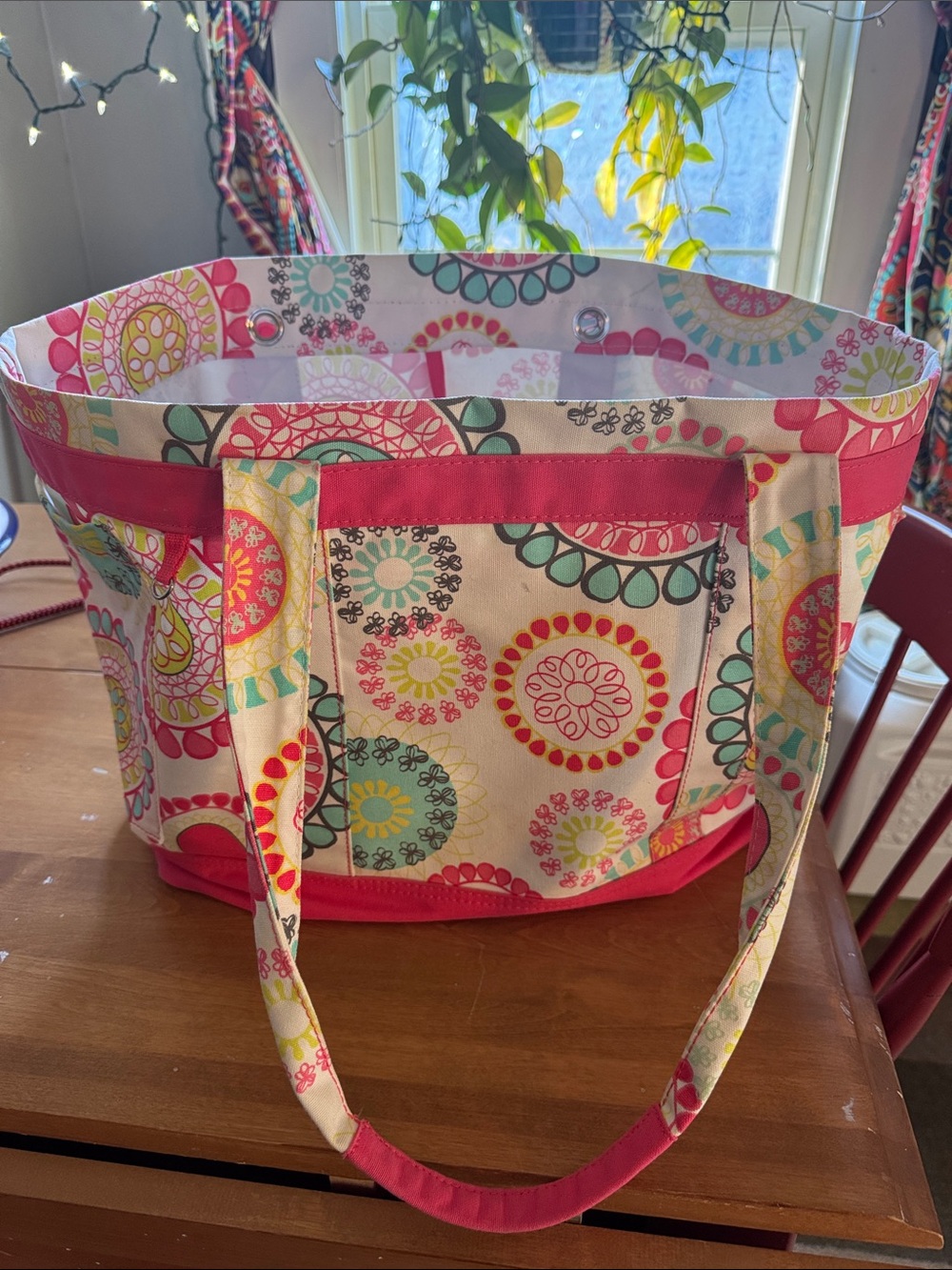 thirty-one Floral Medallion Tote in Pink/White/teal w/ matching insulated pouch!